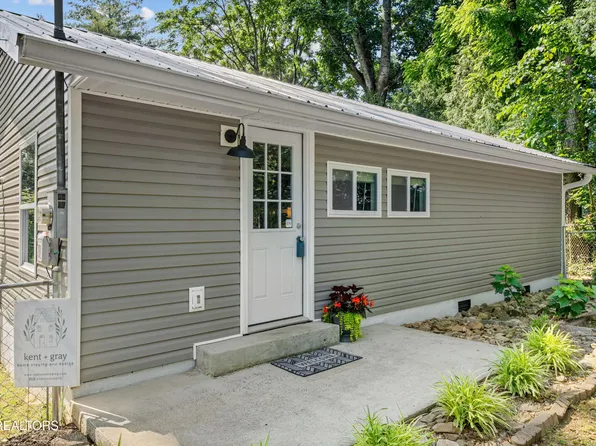 118 S Walker Ln, Oak Ridge, TN 37830