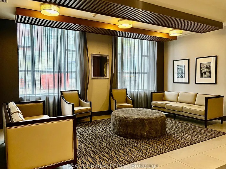 150 Main St W #808 — Photo 4