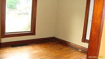 2nd image of 107 E Wayne St