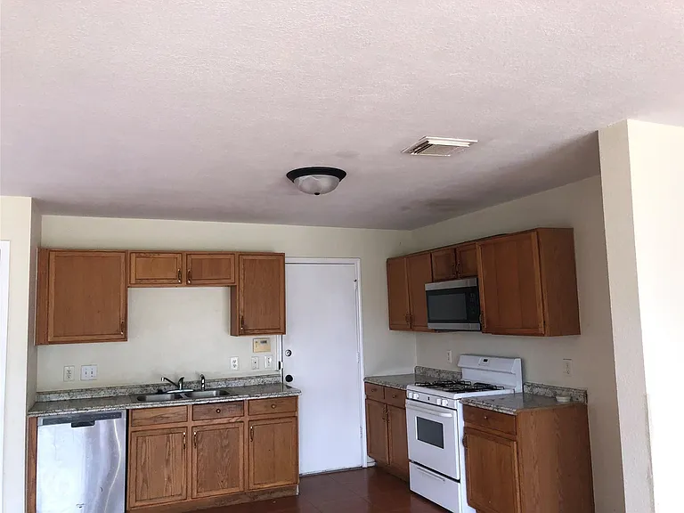 9515 Eaglewood Spring Dr — Photo 15