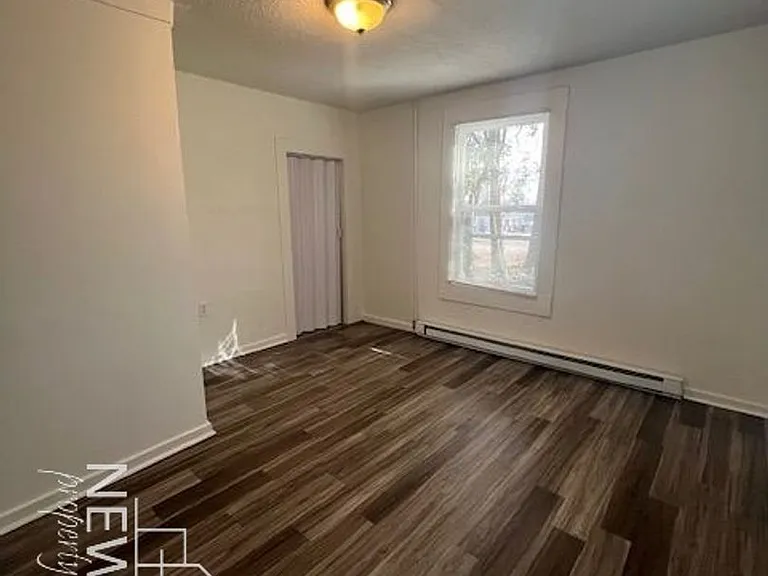 458 Arch St — Photo 10