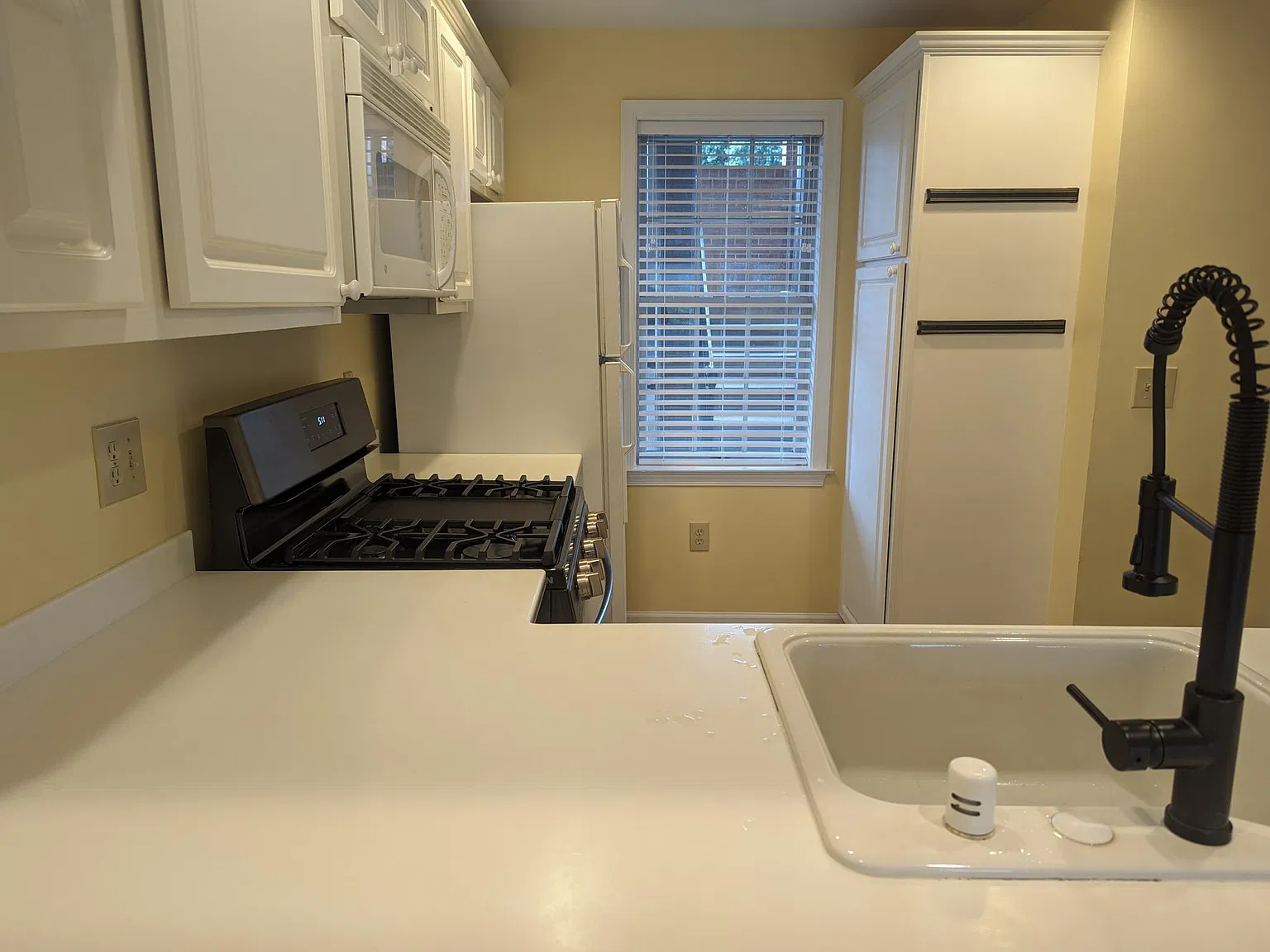 6924 Fairfax Dr — Photo 2