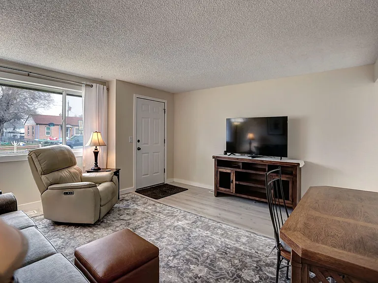 1206 E Heroy Ave — Photo 3