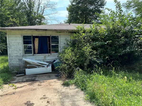 (undisclosed Address), Fayetteville, AR 72701