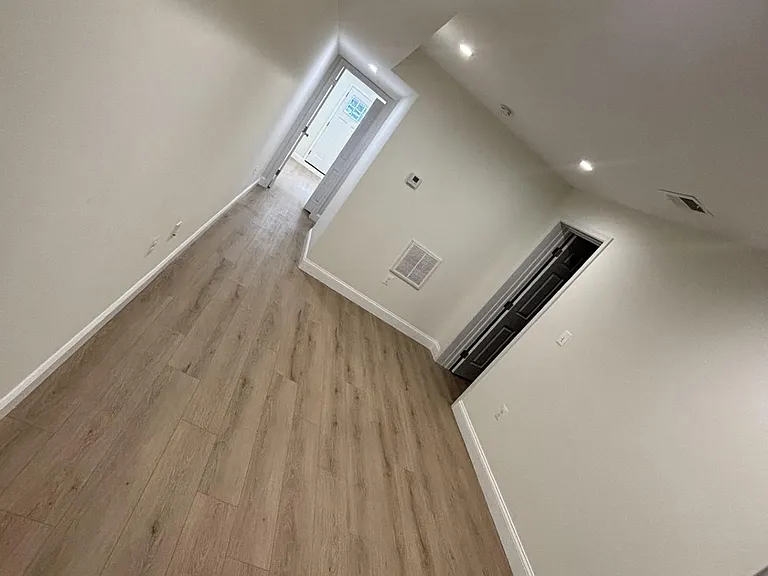325 V St NE #1 — Photo 11