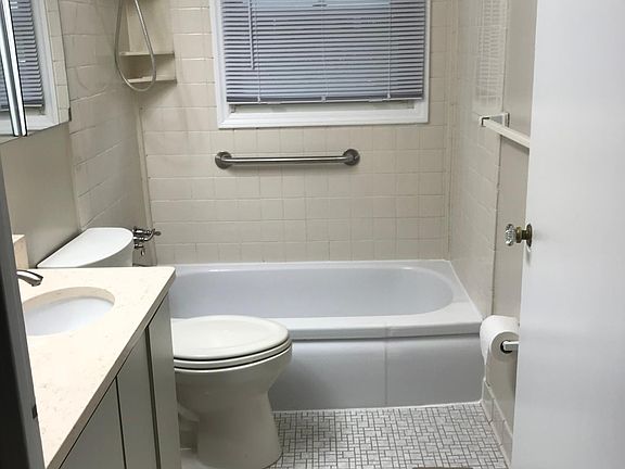 1st Floor Bath