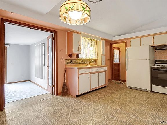 5th image of 18 Lehigh Ave