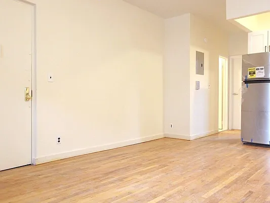 Rented by MNS | media 33