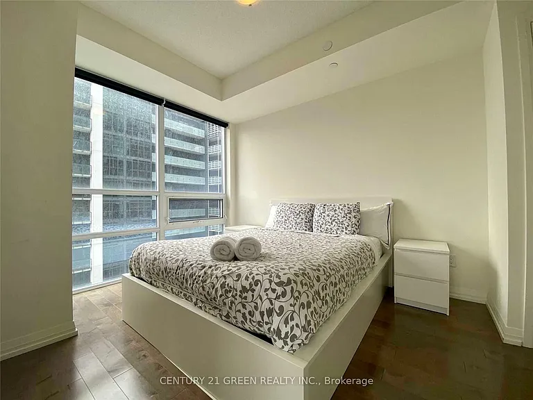 460 Adelaide St E #1815 — Photo 5