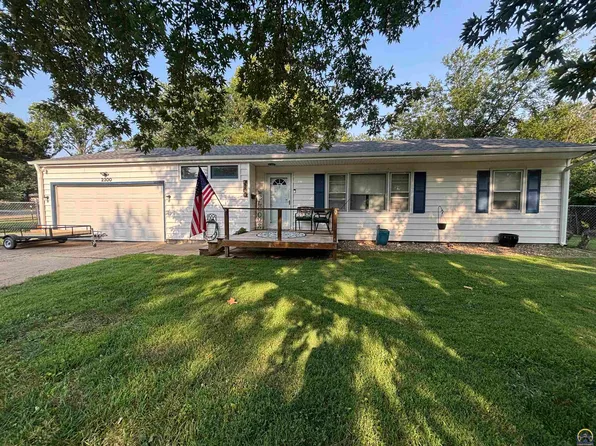 2300 SW Indian Trl, Topeka, KS 66614