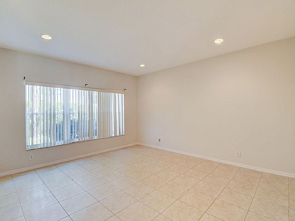 5th image of 6414 Park Lake Cir