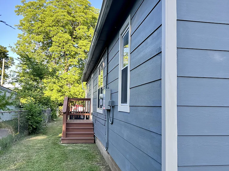 107 N Gillette Ave — Photo 38