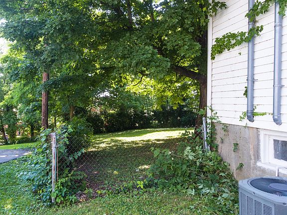 5th image of 690 Higgins Ave