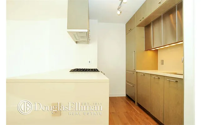 Rented by Douglas Elliman | media 22