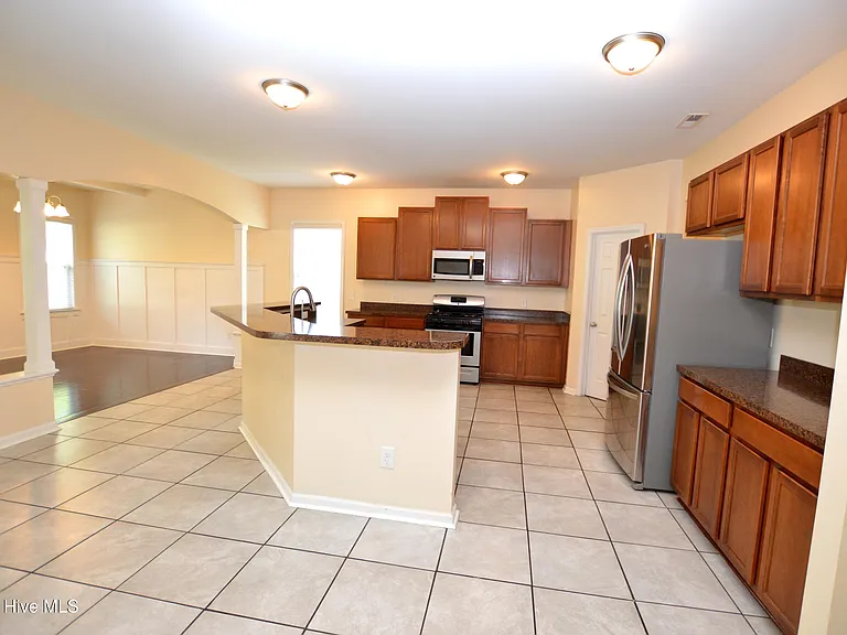 919 Stagecoach Dr — Photo 9