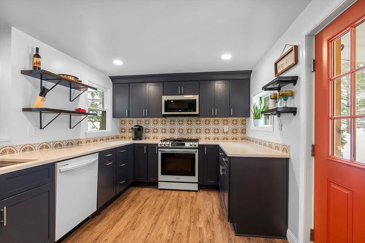 3 bed, $3,500 — Photo 3