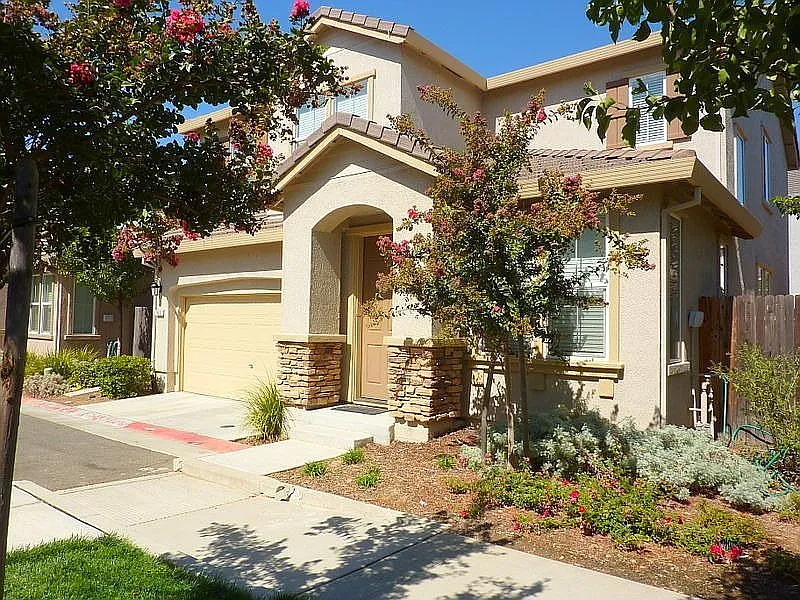 965 Courtyards Loop photo 1
