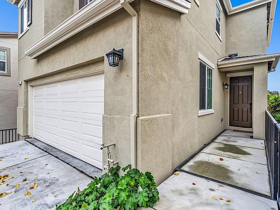 4th image of 471 Colina Way