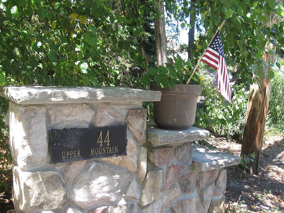 Driveway Entrance