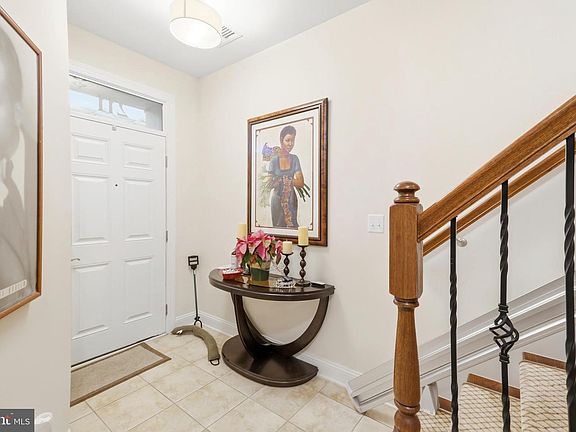5th image of 211 Beacon Pl NE