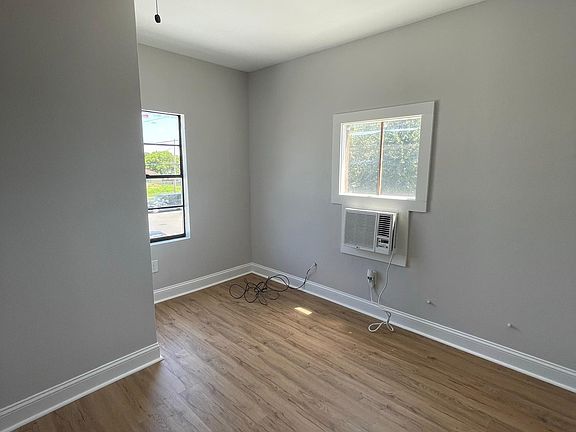 2nd image of 2411 Aubry St