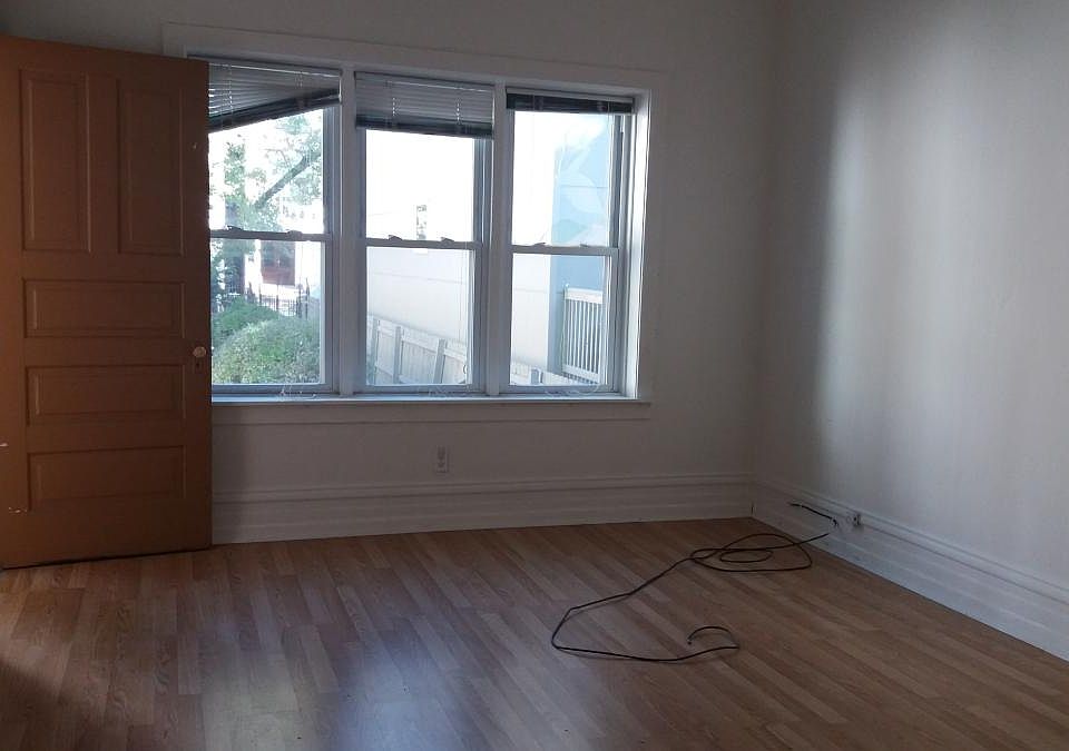 2nd image of 918 N Richmond St #1