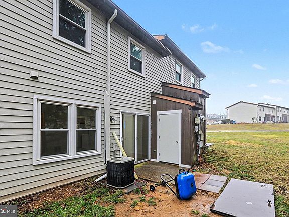 3rd image of 1725 English Dr