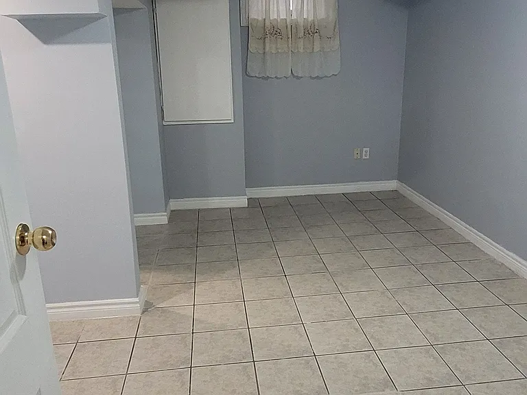 16B Gower St #BASEMENT — Photo 5