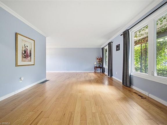 3rd image of 106 Memorial Dr