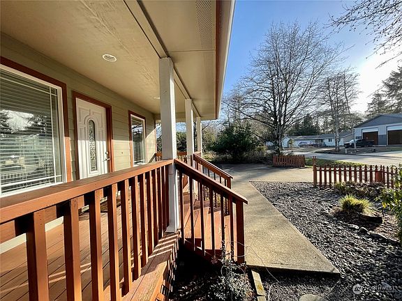4th image of 430 Duck Lake Drive NE