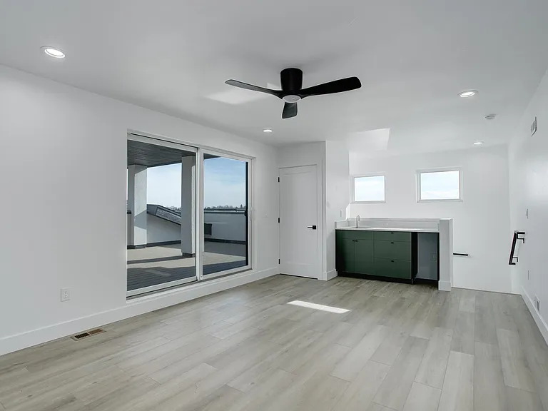 980 Utica St — Photo 14