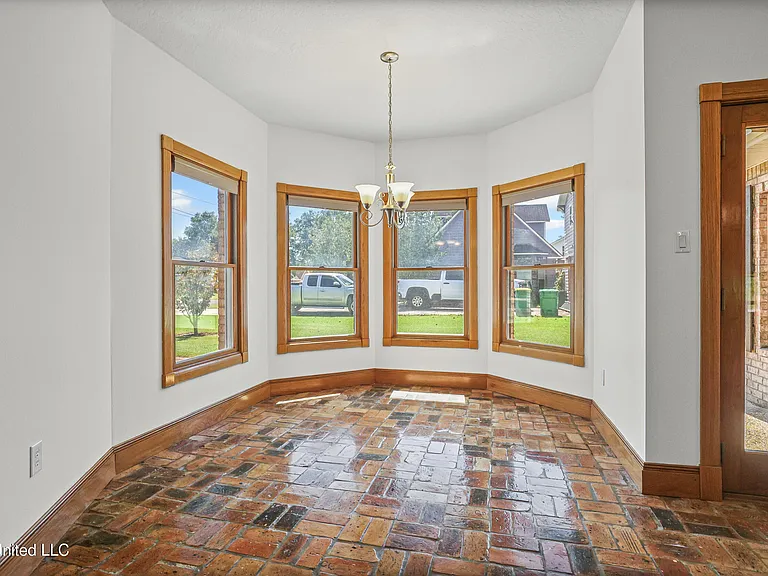 15301 Parker Rd — Photo 9