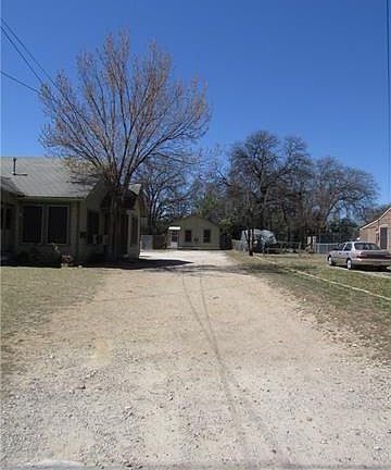 4th image of 2315 Harris Ln