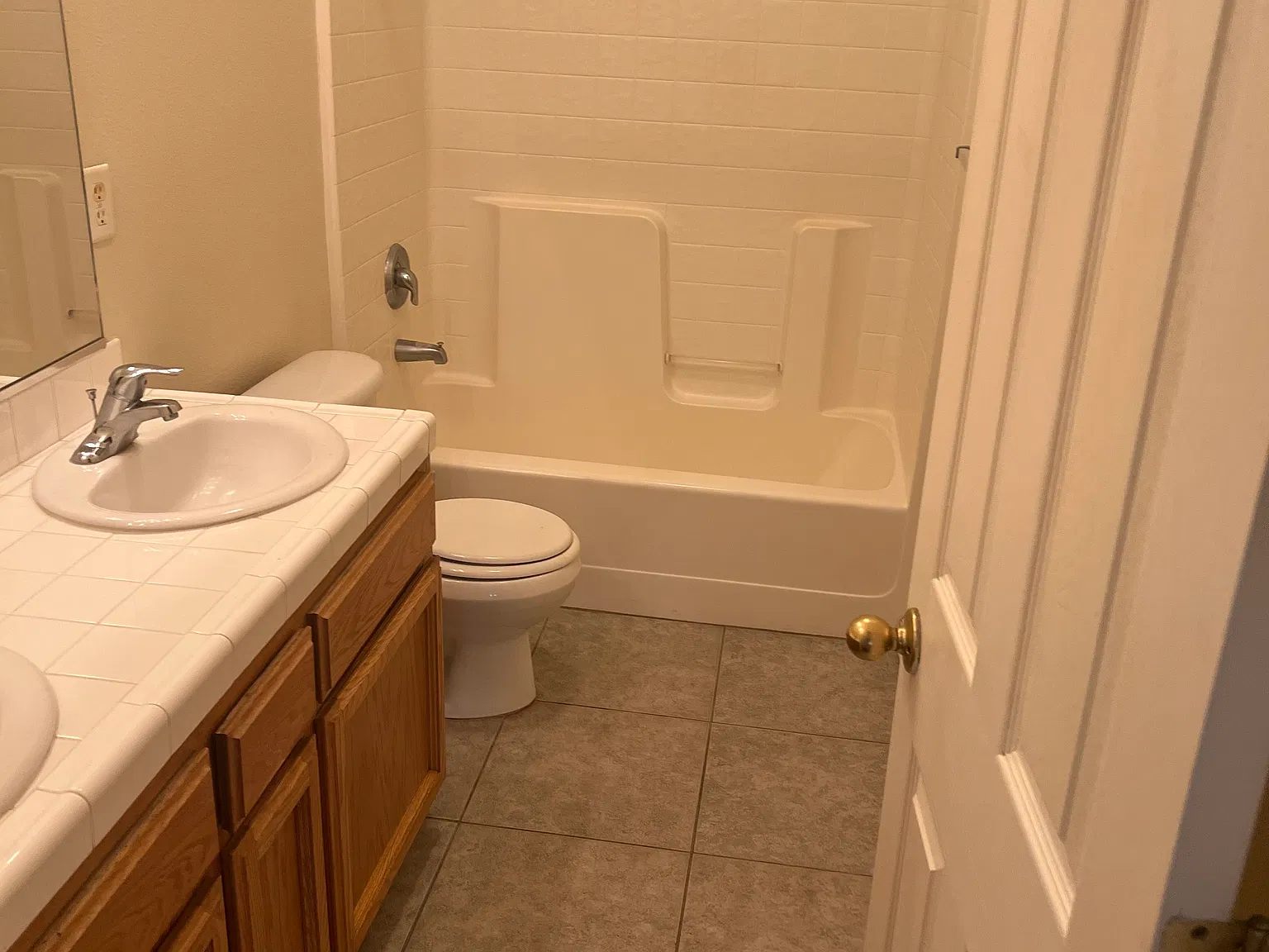 3 bed, 1606 sqft, $2,400 — Photo 4