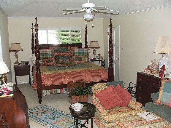 4th image of 122 Lily St