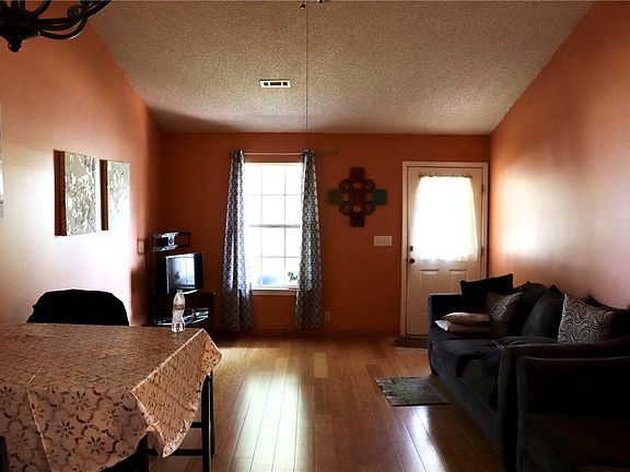 4th image of 1263 W Bishop Dr