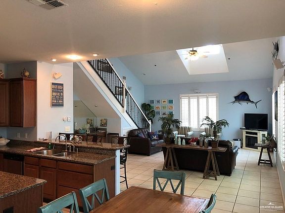 4th image of 120 E Oleander St #201