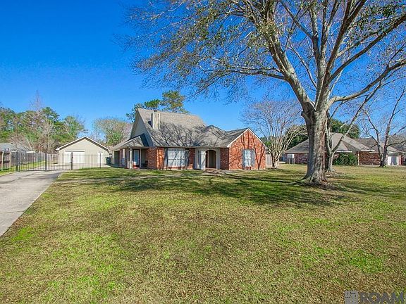 3rd image of 8211 Cecil Dr