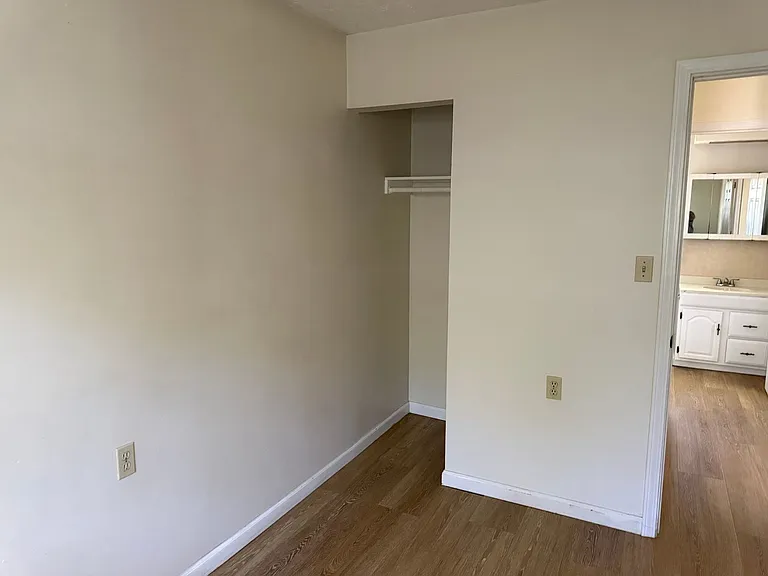 220 S Walnut St — Photo 8