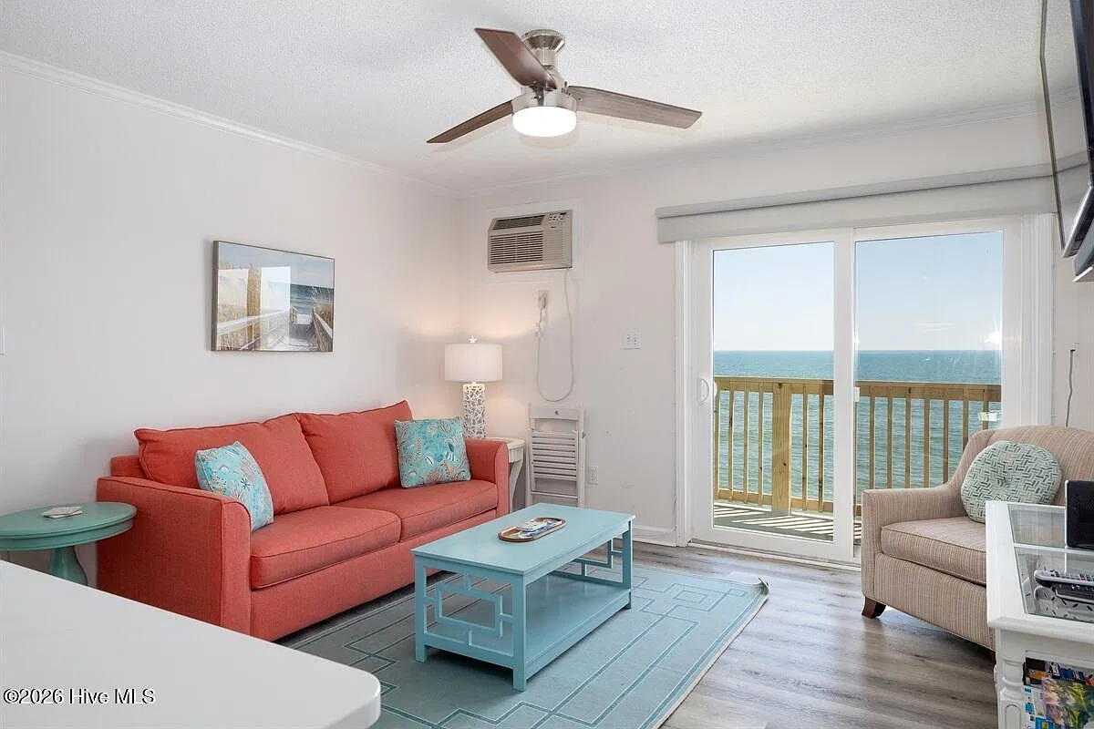 1 bed, 1.0 bath, $1,350 — Photo 1