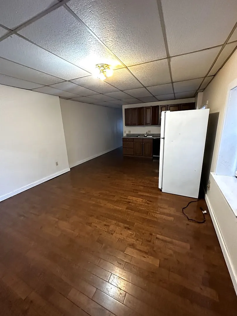 34 E 11th — Photo 2