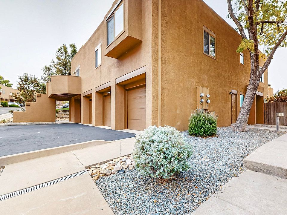 1st image of 2900 Vista Del Rey Ct NE