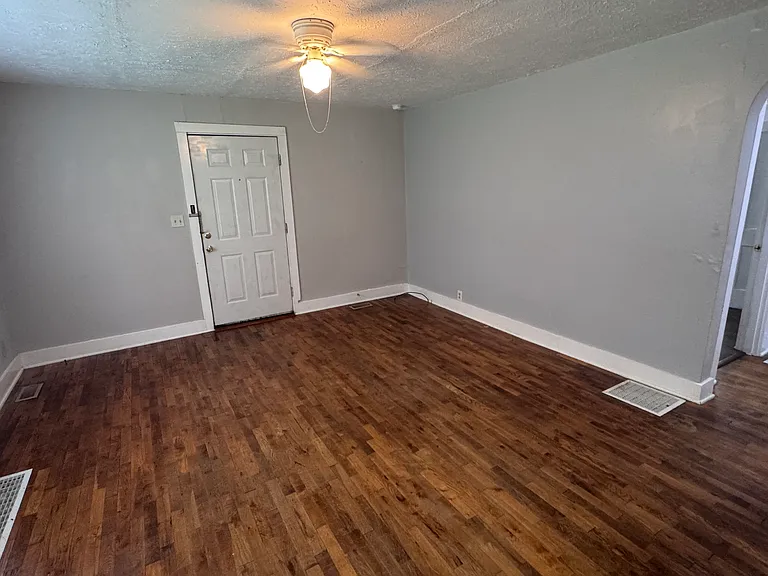 904 Dunlap St — Photo 3