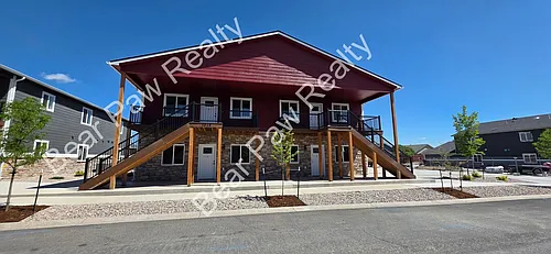 1018 Center Dr Photo 1