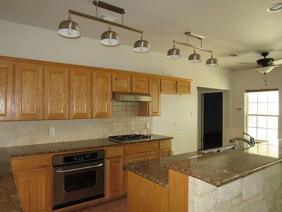5th image of 1051 W Avenue O