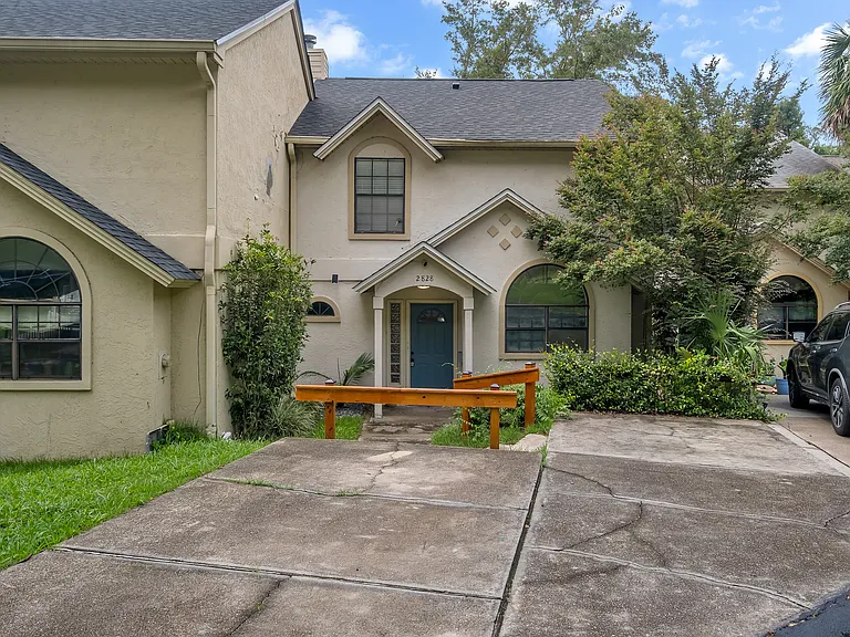 2828 Par Ln — Photo 1