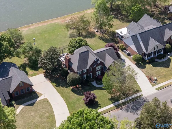 208 Lake Carmel Ct, Huntsville, AL 35811