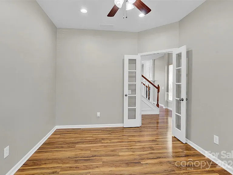 11239 Cypress View Dr — Photo 8