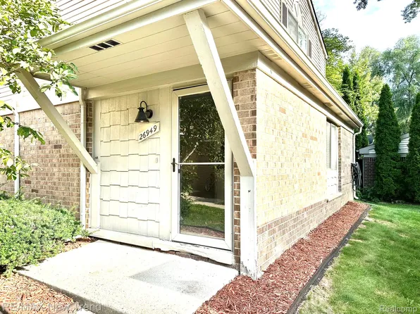 26949 Farmbrook Villa Dr #1, Southfield, MI 48034