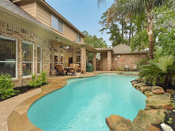 Pool area is stunning.